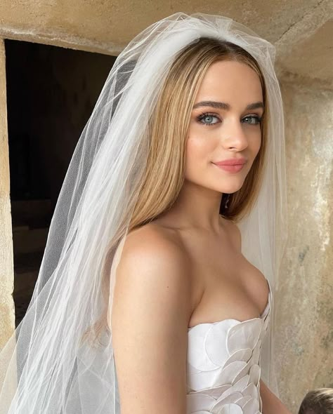 joey king in a veil before her wedding with a bouncy blowout Celeb Wedding, Celebrity Hair Inspiration, Fall Wedding Makeup, Jamie King, Wedding Hairstyles And Makeup, Wedding Edit, Celebrity Bride, Autumn Bride, Finger Waves