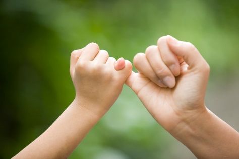 Pinky-swear Promise Day Wallpaper, Happy Promise Day Image, Promise Day Images, Happy Promise Day, Mother Daughter Bonding, Notes To Parents, Divorced Parents, Good Traits, Valentine's Week