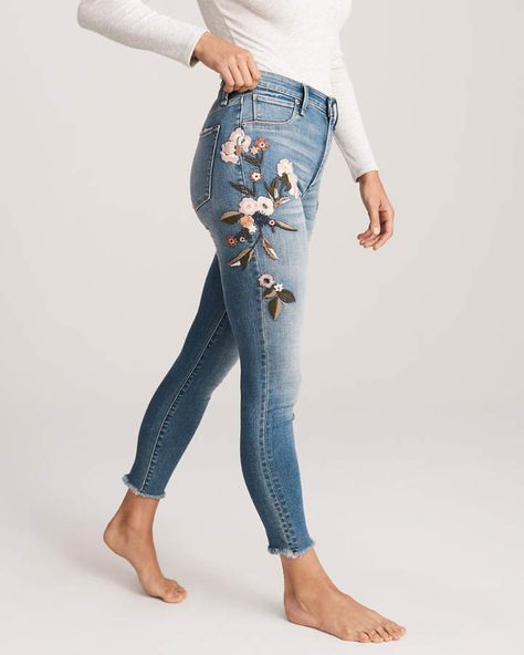 High Rise Ankle Jeans Relaxed Jeans Outfit, Fashion Over The Decades, Denim Jeans Pants, Diy Clothes Design, Mama Style, Girlfriend Jeans, Sewing Embroidery, Korean Fashion Women, Relaxed Jeans