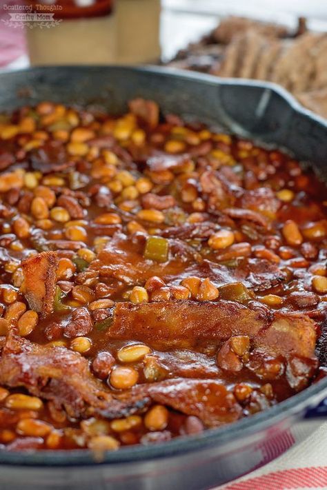 How to make baked beans over the campfire Barbecue Baked Beans, Bacon Baked Beans, Burger Sides, Baked Beans With Bacon, Beans With Bacon, Bbq Beans, Baked Beans Recipe, Beans Beans, Cowboy Beans