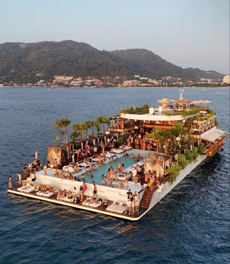 Yacht Restaurant, Yacht House, Mountain Resort Architecture, Pontoon Houseboat, Boat Restaurant, Architecture Photography Buildings, Floating Architecture, Party Boat, Floating Restaurant