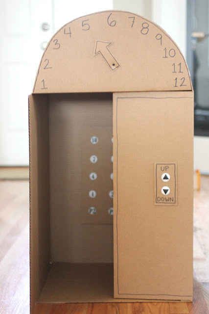 An elevator. | 31 Things You Can Make With A Cardboard Box That Will Blow Your Kids' Minds Mommo Design, Repeat Crafter Me, Cardboard Box Crafts, Cardboard Toys, Hot Wheel, Diy Cardboard, Dramatic Play, Cardboard Crafts, Diy Toys