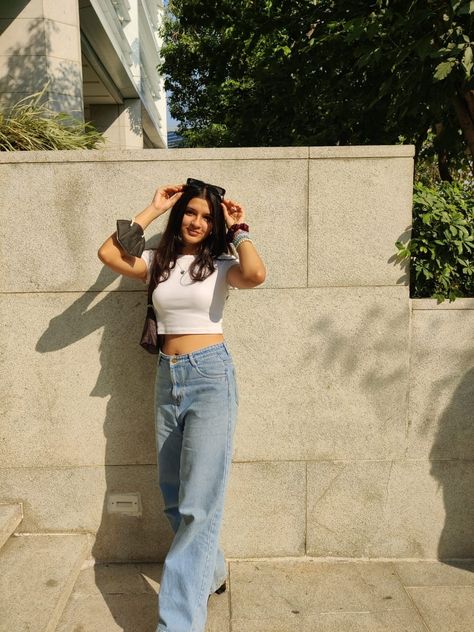 Standing Photo Poses In Jeans Top, Attitude Poses For Women, Jeans Poses, Jeans Dress Outfit, Indian Fancy Dress, Paing Takhon, Jeans Casual Outfit, Girls Jeans Top, Casual Outfit Summer