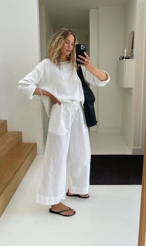 Anouk Yve Summer, White Linen Pants Outfit, Fashion 23, Anouk Yve, Linen Pants Outfit, Dorothy Dandridge, Mode Hippie, Style Casual Chic, Trouser Outfit