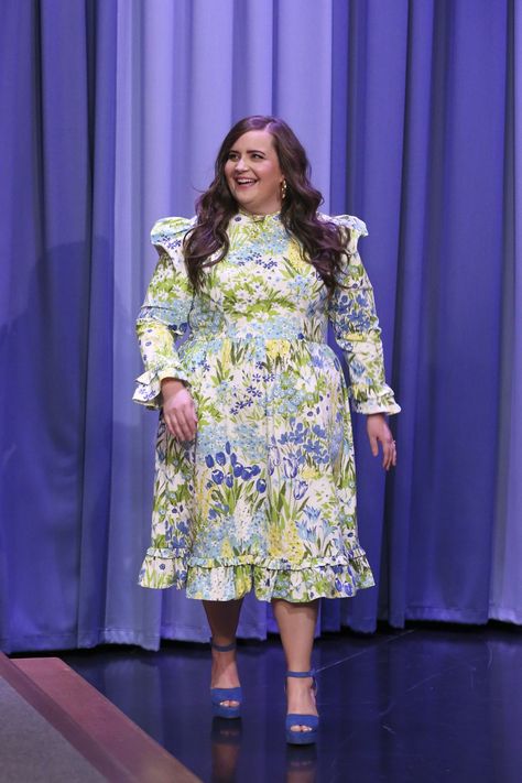 Aidy Bryant Wore Batsheva on Jimmy Fallon - Vogue Plus Size Dress Wedding Guest, Aidy Bryant, Figure Fashion, Female Icons, The Tonight Show, Dress Wedding Guest, Tonight Show, Prairie Dress, Jimmy Fallon