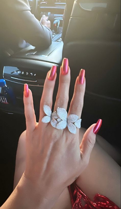 vma’s │ september 12, 2023 🩷 Red Nail Trend, Selena Gomez Nails, Black Nail Tips, Different Color Nails, Velvet Nails, Nail Trend, Nail Colors Winter, Red Nail, Trendy Nail Design