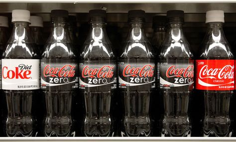 Zero Calorie Drinks, Sugar Free Drinks, Coca Cola Zero, Better Diet, Food Scientist, Diet Soda, Diet Drinks, Sugary Drinks, Coca Cola Bottle