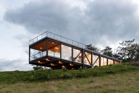 Cantilever House, Basement Floor Plans, Exposed Concrete, Summer Basics, Ground Floor Plan, Rural Landscape, Site Plan, Quito, Steel Structure