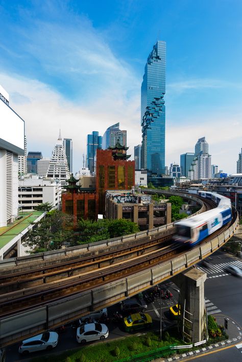 Bangkok Skytrain, Thailand City, Bangkok Skyline, Bangkok Tourist, Thailand Tourism, City Downtown, Perspective Drawing Architecture, Amazing India, Bangkok City