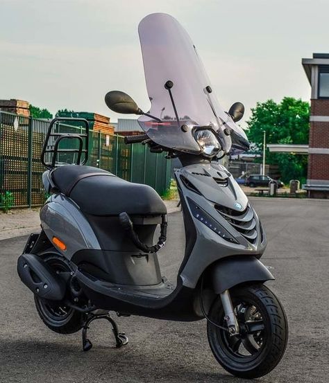 Zip Scooter, Piaggio Scooter, Piaggio Zip, Scooter Bike, Motor Scooters, Man Stuff, Bike Life, Scooters, Dream Cars