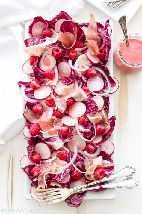 Radicchio Salad with Raspberries, Radishes, Prosciutto, and Raspberry Champagne Vinaigrette|The array of flavors, textures and gorgeous shades of pink and red make this salad irresistible! #PureDelicious Salad With Raspberries, Runner Recipes, Creative Salads, Recipe Runner, Raspberry Champagne, Salad Meals, Pink Lunch, Sommer Mad, Cold Salads