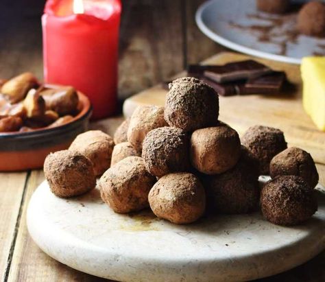 These Christmas truffles with chestnuts and marzipan are a delicious alternative to traditional chocolate truffles. They contain a handful of ingredients and take minutes to put together. #truffles #chocolatetruffles #christmastruffles #chestnutrecipes #christmasdesserts #everydayhealthyrecipes Christmas Chocolate Truffles, Coconut Granola Recipe, Cheesecake Healthy, Cacao Powder Recipe, Chocolate Granola Recipe, Chocolate Ricotta, Healthy Bakes, Healthier Breakfast, Healthy Chocolate Banana