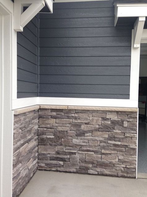 Siding Colors, Pintura Exterior, Exterior Paint Colors For House, Exterior Makeover, Exterior Remodel, House Siding, Casa Exterior, Exterior Stone, Design Exterior