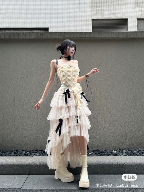 Modern Ethereal Outfits, Harness Over Dress, Douyin Dresses, Fotografi Vintage, Fancy Outfits, Stage Outfits, Lookbook Outfits, Fancy Dresses, Mode Outfits