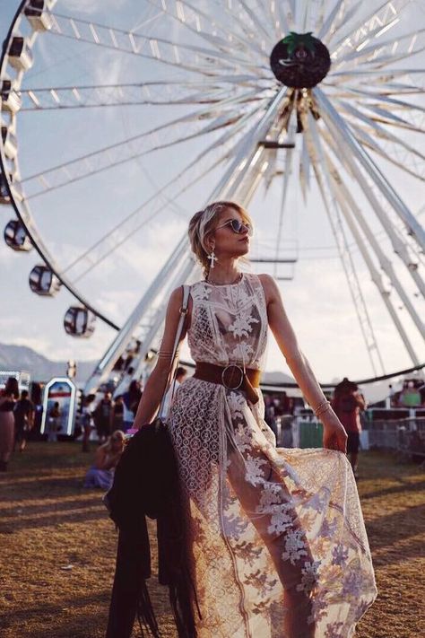 25 Last-Minute Outfits For Music Festivals That Are Easy to Pack and Wear Moda Coachella, Cozy Summer Outfits, Coachella Looks, Festival Mode, Festival Inspo, Look Festival, Fest Outfits, Music Festival Fashion, Music Festival Outfits