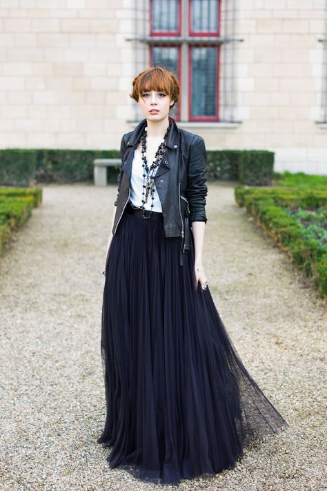 miss pandora in maxi skirt Maxi Tulle Skirt Outfit, Elegant Rocker Outfit, Long Tulle Skirt Outfit, Tulle Skirt Outfits, Long Black Tulle Skirt, Black Tulle Skirt Outfit, Maxi Tulle Skirt, Tulle Outfit, Long Tulle Skirt