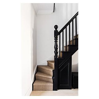 Small Victorian Staircase, Victorian Terrace Stairs, Townhouse Stairs, Blue Hallway Ideas, Terrace Hallway, Stairs Marble, Victorian Staircase, Black Staircase, Blue Hallway