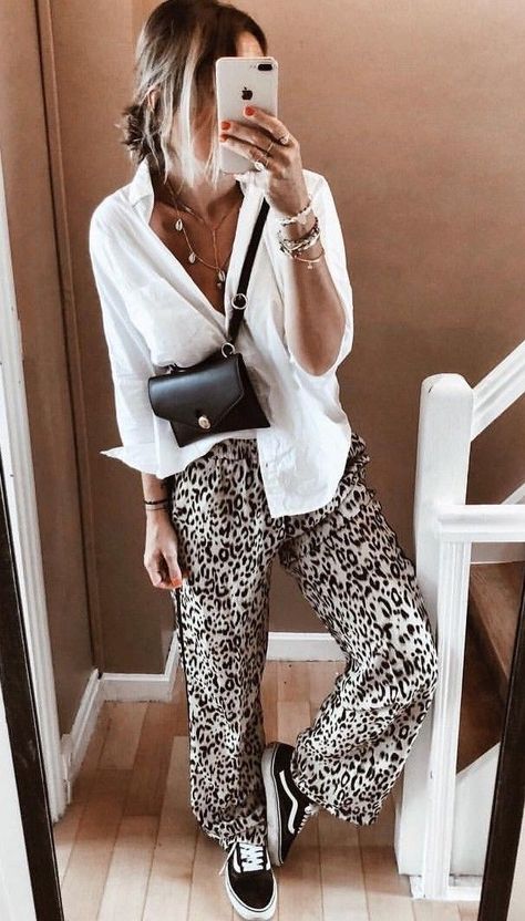 Minimalista Sikk, Fashion Pants Outfit, Leopard Print Outfits, Mode Retro, Leopard Print Pants, Stil Inspiration, Outfit Trends, Mode Ootd, Modieuze Outfits