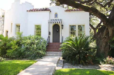 Spanish Style Bungalow, Spanish Style Exterior, Spanish Cottage, Spanish Exterior, Materials Board, Mediterranean Homes Exterior, Spanish Mission, Spanish Revival Home, Style Bungalow