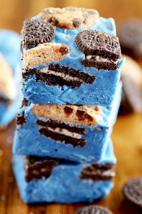 Monster Fudge, Candies Recipes, Fancy Treats, Best Fudge Recipe, Creamy Fudge, Oreo Dessert, Oreo Cookie, Macaroni Salad, Greek Salad