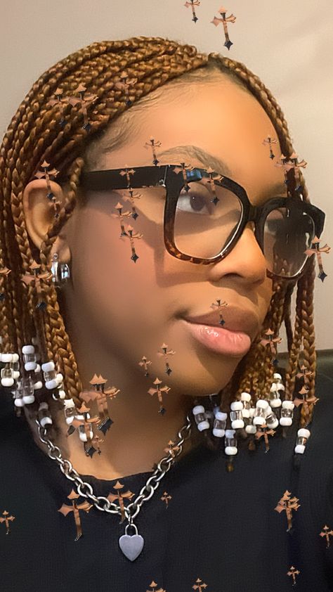 Ginger Short Braids With Beads, Ginger Short Braids, Braids With Glasses, Short Ginger Braids, Y2k Braids With Beads, Ginger Braids With Beads, Short Braids With Beads, Y2k Braids, Cute Box Braids