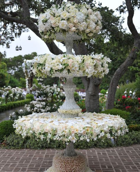 Flower Covered Escort Card Display // Designed by: Preston Bailey // Photographed by: John Labbe Garden Backdrop Ideas, Preston Bailey Wedding, Garden Backdrop, Table Florals, Preston Bailey, Backdrop Ideas, Card Display, Fantasy Wedding, Wedding Arrangements