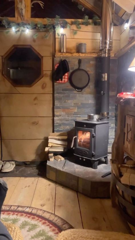 Small Stove Reviews - Tiny Wood Stove Tiny Cabin Wood Stove, Cooking On A Wood Stove, Small Wood Stove Ideas, Diy Wood Stove How To Build, Diy Hearth For Wood Stove, Wood Stove Hearth Ideas, Tiny House Fireplace, Small Wood Stoves, Travelling Van