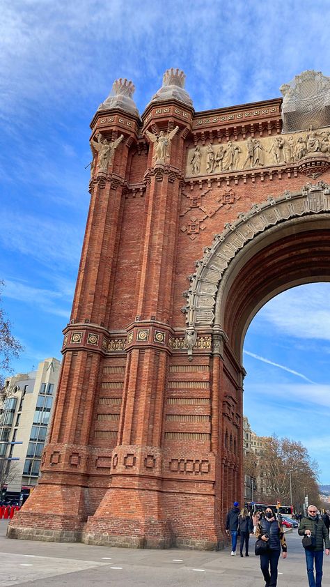 Barcelona Spain Aesthetic, Spain Vibes, Orange Architecture, Barcelona Photography, Barcelona Aesthetic, Spain Aesthetic, Aesthetic Orange, Barcelona City, Rich Money