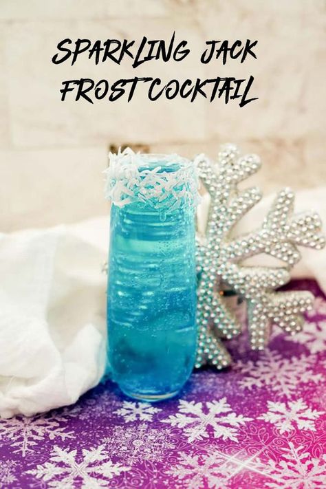 Yummy blue Christmas drink with rum that you will be making all Holiday season.Simple alcoholic drink recipe with this sparkling Jack Frost cocktail. Great drink for Holiday parties, happy hour or to sip on with family and friends. No need to spend hours making cocktails when you can make this quick frosty drink. Get ready to make the best sparkling Jack Frost cocktail. Jack Frost Cocktail Blue Curacao, Blue Winter Drinks Alcoholic, Christmas Long Island Drink, Frosty The Snowman Drink, Jack Frost Jello Shots, Blue Christmas Drinks Holiday Cocktails, Jack Frost Drink Recipe, Blue Christmas Drink, Frosty The Snowman Cocktail