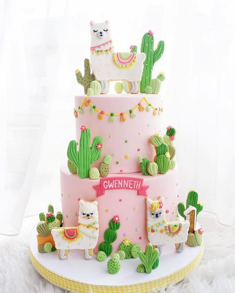 Llama Birthday Cake, Fast Easy Desserts, Drama Llama, Llama Birthday, Green Candy, Baby Birthday Cakes, Sugar Craft, Candy Melts, Sugar Flowers