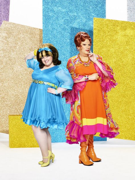 Photo Flash: NBC Shares All-New Images of HAIRSPRAY LIVE! Cast in Costume! Hairspray Hairstyles, Hairspray Costume, Ballon Ideas, Hairspray Musical, Movie Musicals, Harvey Fierstein, Hairspray Live, Musical Costumes, Theatre Inspiration