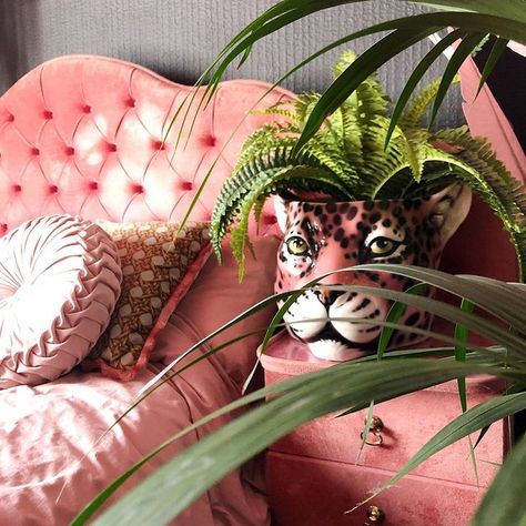 Large House Plants, Tiger Ceramic, Vintage Pop Art, Traditional Ceramics, Tiger Design, Pop Art Print, Pink Ceramic, Vintage Interiors, Vintage Interior