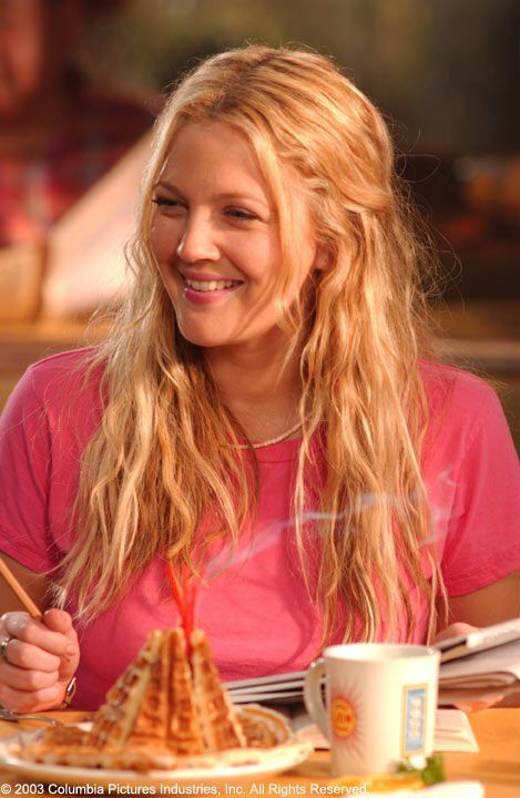 Drew Barrymore in 50 First Dates (2004) Drew Barrymore 90s, Drew Barrymore Style, 50 First Dates, The Wedding Singer, Adam Sandler, Drew Barrymore, Romantic Movies, First Dates, Celebrities Female