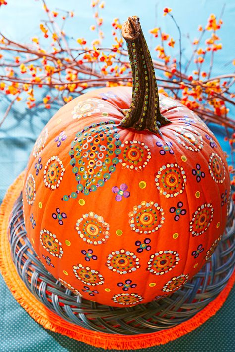 Painting Pumkins Ideas, Easy Painted Pumpkins, No Carve Pumpkin Decorating, Halloween Pumpkins Painted, Painted Pumpkin, Artificial Pumpkins, Midwest Living, Leaf Stencil, Creative Pumpkins