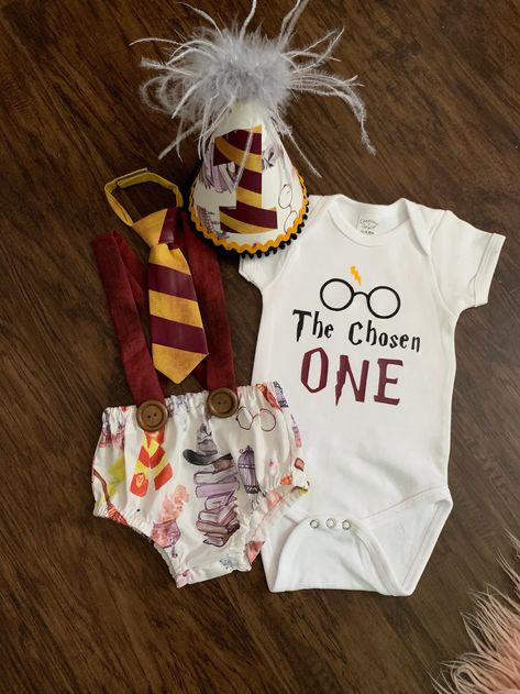 Harry Potter Baby Birthday, Baby Harry Potter, Fishing Cake Topper, Harry Potter Theme Birthday, Smash Cake Outfit, Cumpleaños Harry Potter, Birthday Baby Girl, Cake Outfit, Birthday Smash Cake