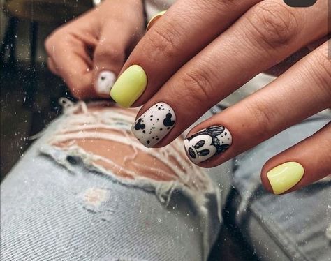 Retro Summer Nails, Spring Pastel Nails, Easter Nails Acrylic, Easter Nails Designs, Cute Easter Nails, Disneyland Nails, Mickey Mouse Nails, Disney Inspired Nails, Disney Acrylic Nails