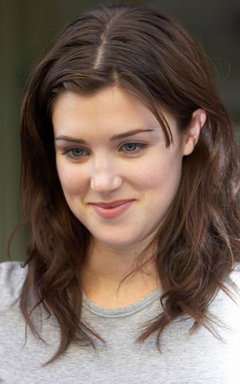 Lucy Griffiths from BBC's "Robin Hood" Ilyon Chronicles, Lucy Griffiths, Hooded Man, Robin Hood Bbc, Maid Marian, Modern People, Female Character Inspiration, Nerdy Girl, Fancy Hairstyles