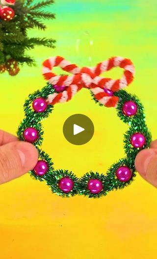 Christmas Pipe Cleaner Ornaments, Christmas Wreath Ornaments Diy, Christmas Crafts With Pipe Cleaners, Christmas Pipecleaner Craft, Pip Cleaner Christmas Tree, Pipe Cleaner Christmas Tree Ornaments, Christmas Diy Pipe Cleaners, Pipecleaner Christmas Crafts For Kids, Kids Christmas Crafts Easy Fun Projects