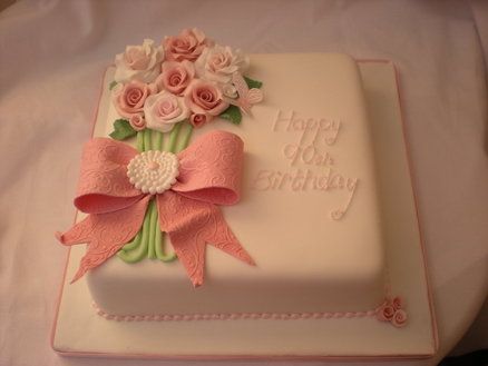 muy dulce! Square Birthday Cake, Cake For Mom, Vintage Rose Bouquet, 90th Birthday Cakes, Patisserie Fine, Birthday Cake For Mom, 80 Birthday Cake, 90th Birthday Parties, 90's Birthday Party