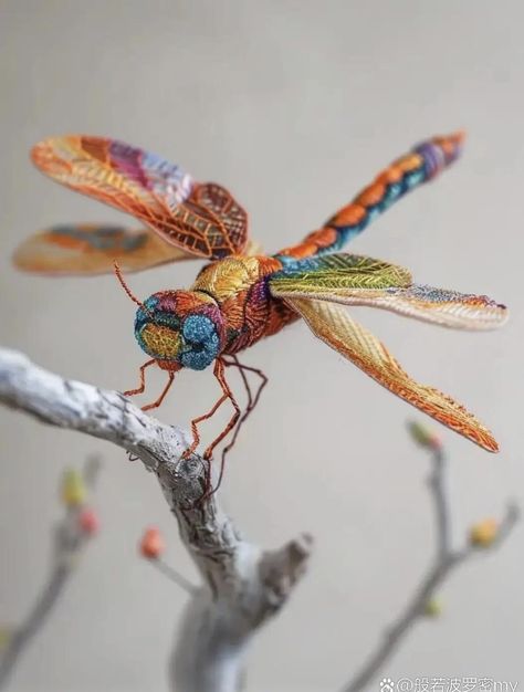 Freestanding embroidered dragonfly.  Artist unknown. Embroidery Dragonfly, Embroidered Bugs, Embroidered Dragonfly, Dragonfly Embroidery, Bugs Embroidery, Handmade Felt Ornament, Creative Textiles, Dragonfly Art, Insect Art