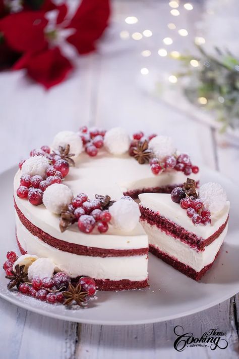 Red Velvet White Chocolate Cheesecake, Fancy Red Velvet Cake, Red Velvet Cake Christmas, Christmas Cheesecake Decoration, Christmas Red Velvet Cake, Red Velvet Christmas Cake, Christmas Cheesecakes, Cheesecake Red Velvet, Delicate Cakes