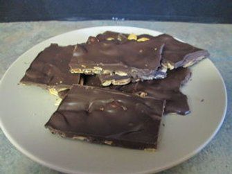 Dark Chocolate Covered Pumpkin Seeds: 15 Steps Cracker Dessert, Saltine Toffee, Soda Crackers, Cracker Candy, Cracker Toffee, Chocolate Recipes Easy, Toffee Recipe, Soda Recipe, Christmas Cookies Easy