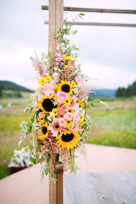 Wedding Decorations Pink, Flower Arrangement, Wedding Ceremony, The End, Wedding Flowers, Sunflower, Wedding Decorations, Yellow, Flowers