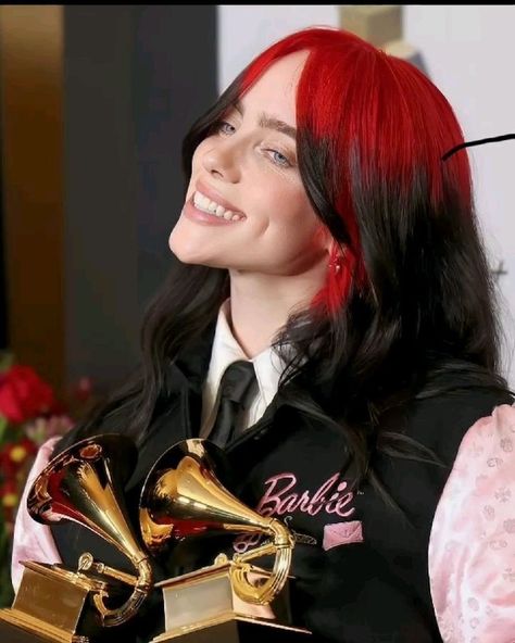 Red Hair Billie Eilish, Billie Eilish Hairstyle, Billie Eilish Red Hair, Red Billie Eilish, Billie Eilish Pics, Billie Eilish Hair, Billie Eilish Cute, Billie Eilish Vídeos, Billie Eillish