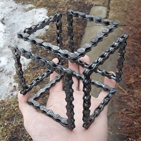 Infinity cube made from a bicycle chain ⛓️🤯 _ via @chainbreakerwelding _ Follow @engineeringpost for more interesting Stuff  _ #engineering… Infinity Cube, Cool Welding Projects, Metal Welding Art, Bicycle Chains, Welding Art Projects, Metal Welding, Bicycle Chain, Bike Chain, Metal Art Welded