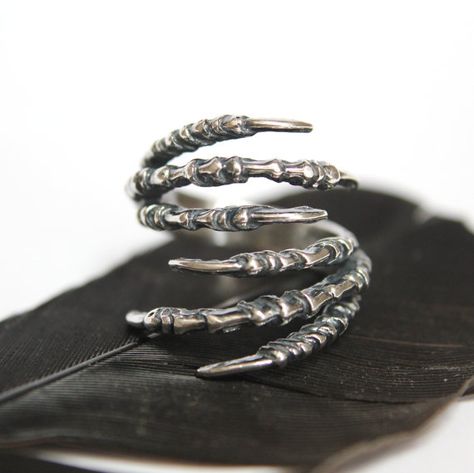 Silver Raven Claw Talon Ring Double Raven Claw Wrap Ring by mrd74 Raven Claw, Remembrance Necklaces, Claw Ring, Dragon Claw, Dragon Ring, Gothic Rings, Punk Jewelry, Silver Dragon, Foot Jewelry