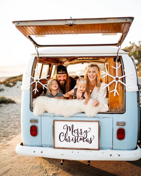 Vw Bus Photo, Christmas Camper, Red Snow, Holiday Portraits, Christmas Photo Props, Holiday Mini Session, Christmas Mini Sessions, Christmas Family Photos, Vw T1