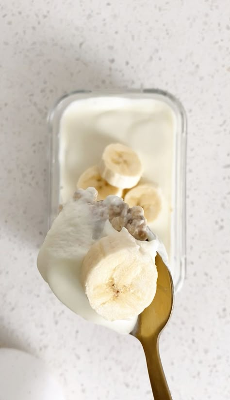 Banana Cream Pie Dessert, Banana Cream Pie Overnight Oats, Overnight Oats With Yogurt, Protein Overnight Oats, Overnight Oats Recipe Healthy, Banana Overnight Oats, Overnight Oats Healthy, Banana Breakfast, Banana Cream Pie