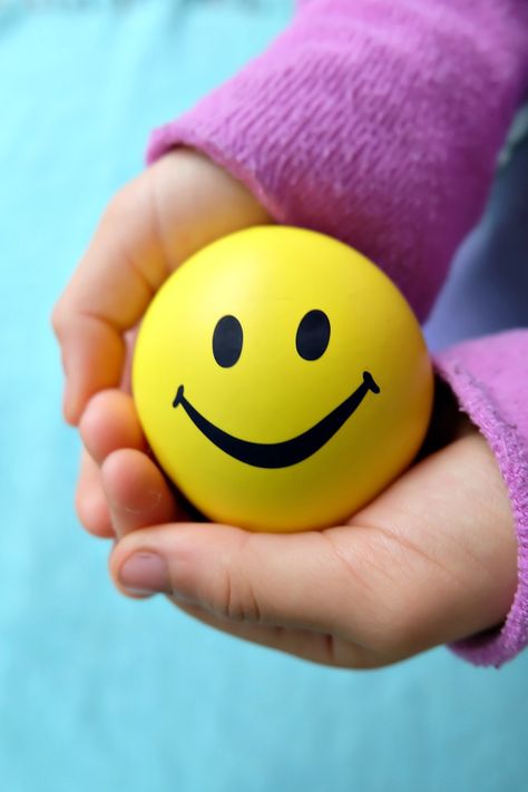 These easy DIY Emoji Squishy Stress Balls Filled With Slime take all of your kids favorite things and puts it into one fun kids craft! Emojis? Check! Squishies? Check! Slime? Check! Perfect for non-candy Easter Basket Stuffer ideas, Valentine's Day, Birthday Party Favors and more! Make using your Cricut or with balloons pre-printed with emojis or happy faces. #Crafts #PartyFavors #emojis #slime #Cricut Smiley Face, Slime, Smiley, Favorite Things, Easy Diy, Yellow