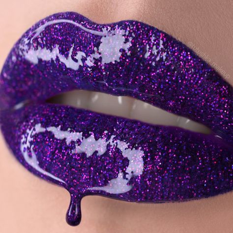 Face Template Makeup, Lip Artwork, Lip Art Makeup, Violet Aesthetic, Metallic Lipstick, Metallic Lips, Purple Vibe, Eye Makeup Techniques, Purple Lips